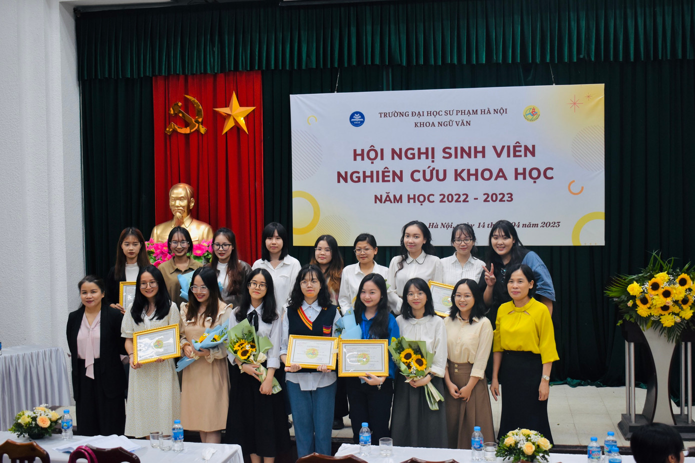 Trang Nhung đạt giải Ba hội nghị sinh viên nghiên cứu khoa học Khoa Ngữ văn năm học 2022 - 2023.