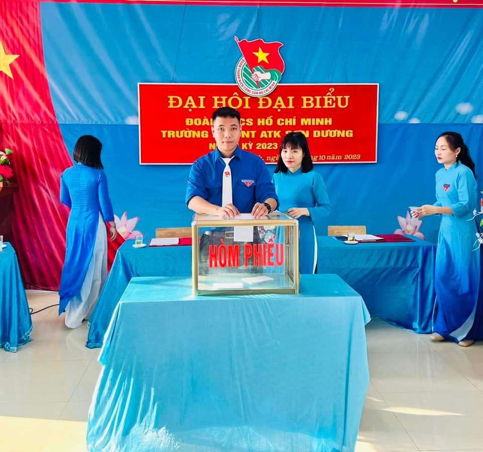 Thầy giáo Tiến Mạnh mới nhận công tác tại trường PTDTNT ATK Sơn Dương từ giữa năm 2023.