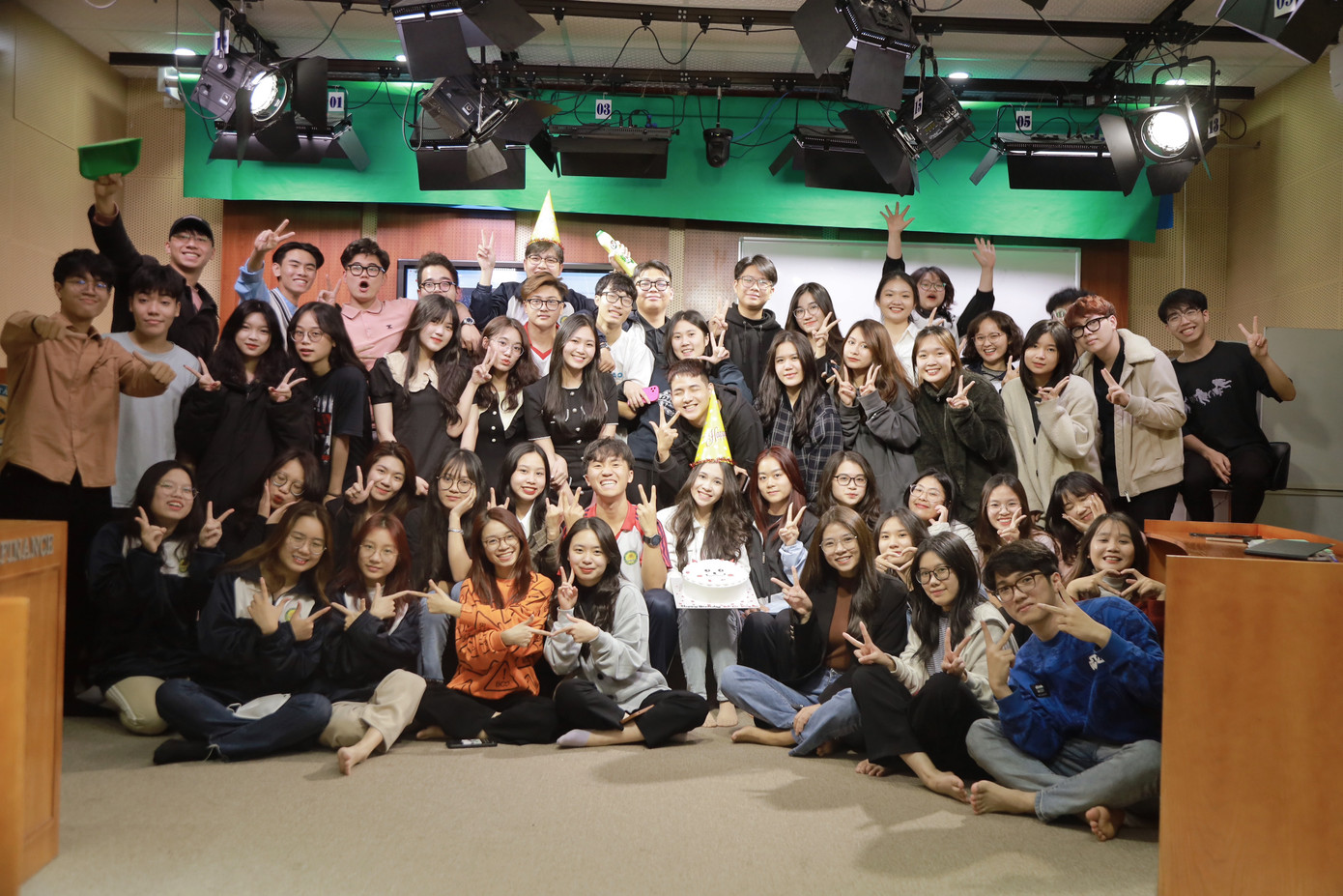 Anh tích cực tham gia các tổ chức để trau dồi bản thân.