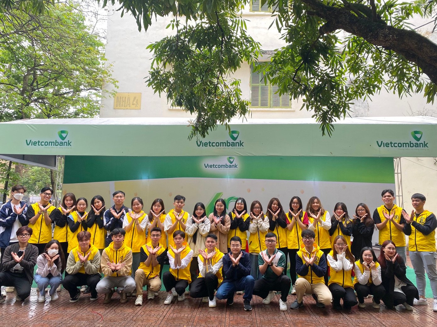 Hữu Lợi là thành viên Ban Đối ngoại - Hội Sinh viên - Trường Đại học Kinh tế Quốc dân Gen thứ 17. Hữu Lợi là thành viên Ban Đối ngoại - Hội Sinh viên - Trường Đại học Kinh tế Quốc dân Gen thứ 17.