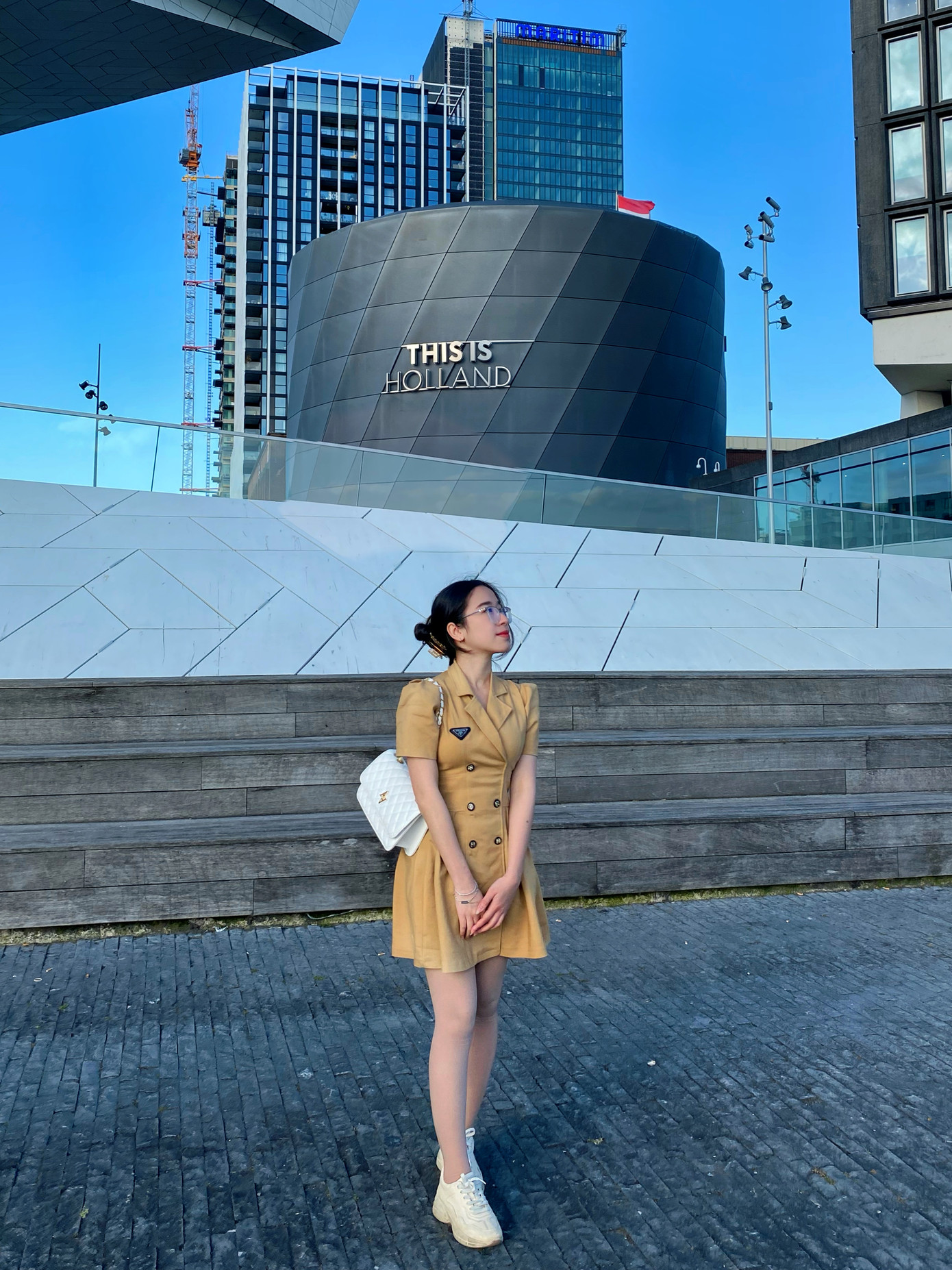 Linh tại đất nước Hà Lan.