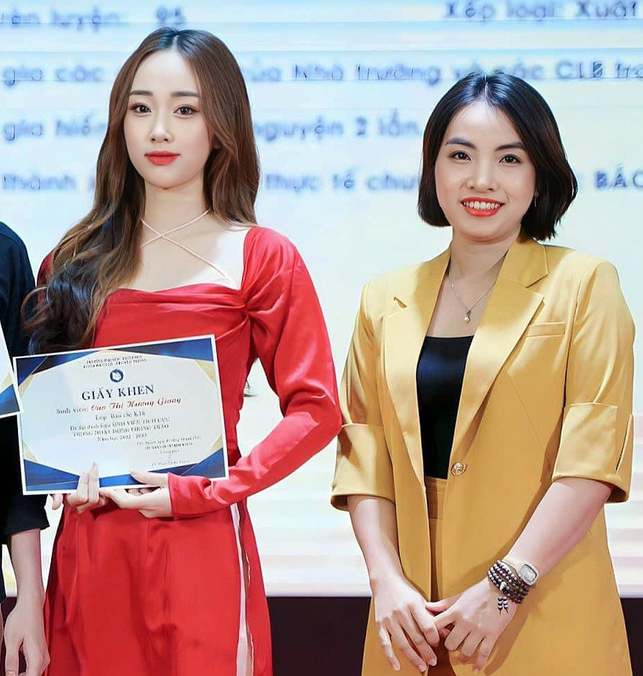 Cao Giang - Sinh viên tích cực trong các hoạt động phong trào của khoa Báo chí Truyền thông. Cao Giang - Sinh viên tích cực trong các hoạt động phong trào của khoa Báo chí Truyền thông.