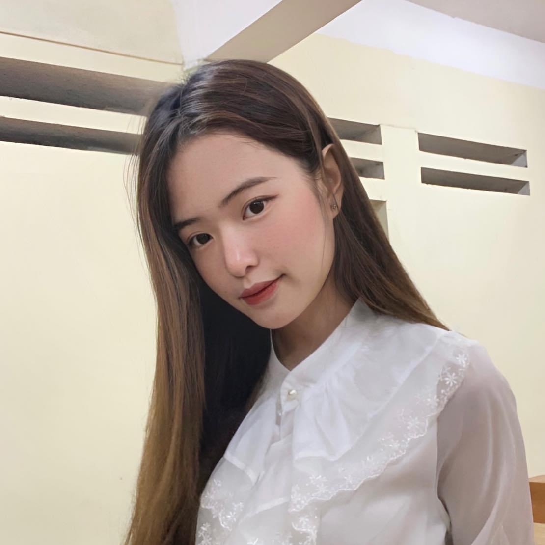 Phan Thị Hiền (sinh năm 2002) đang là sinh viên năm cuối của khoa Tài chính Quốc tế, Học viện Tài chính. Phan Thị Hiền (sinh năm 2002) đang là sinh viên năm cuối của khoa Tài chính Quốc tế, Học viện Tài chính.