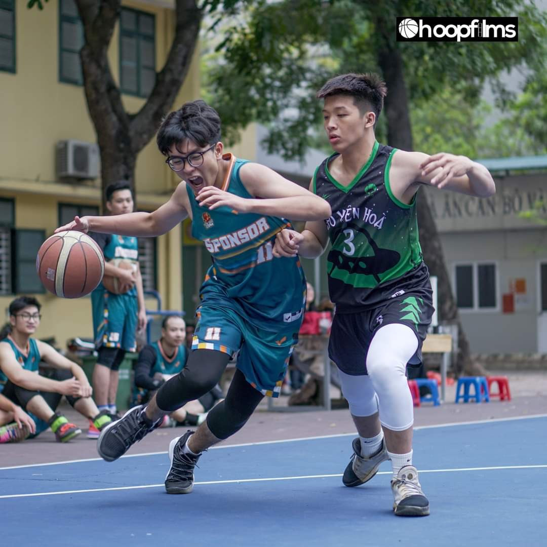 Quang Lâm đam mê với thể thao từ nhỏ và được đào tạo qua những khóa học nên đã tham gia vào CLB bóng đá và bóng rổ của trường.