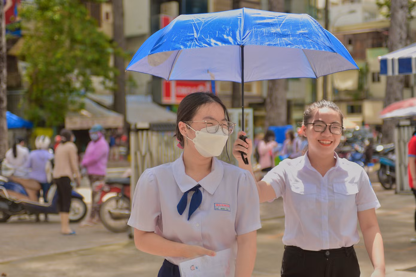 Nữ sinh “5 Tốt” với nguồn năng lượng tích cực, luôn cởi mở và nhiệt tình với mọi người.