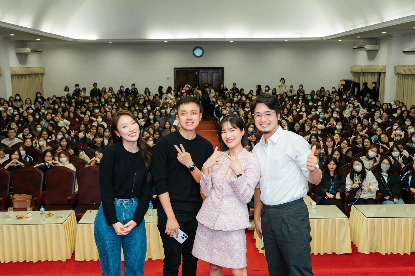 Anh từng tham gia buổi tọa đàm “Xây dựng thương hiệu cá nhân trên môi trường số” với vai trò diễn giả chia sẻ về ngành nghề sáng tạo nội dung cùng Khánh Vy tại trường Đại học Khoa học Xã hội và Nhân văn. Anh từng tham gia buổi tọa đàm “Xây dựng thương hiệu cá nhân trên môi trường số” với vai trò diễn giả chia sẻ về ngành nghề sáng tạo nội dung cùng Khánh Vy tại trường Đại học Khoa học Xã hội và Nhân văn.