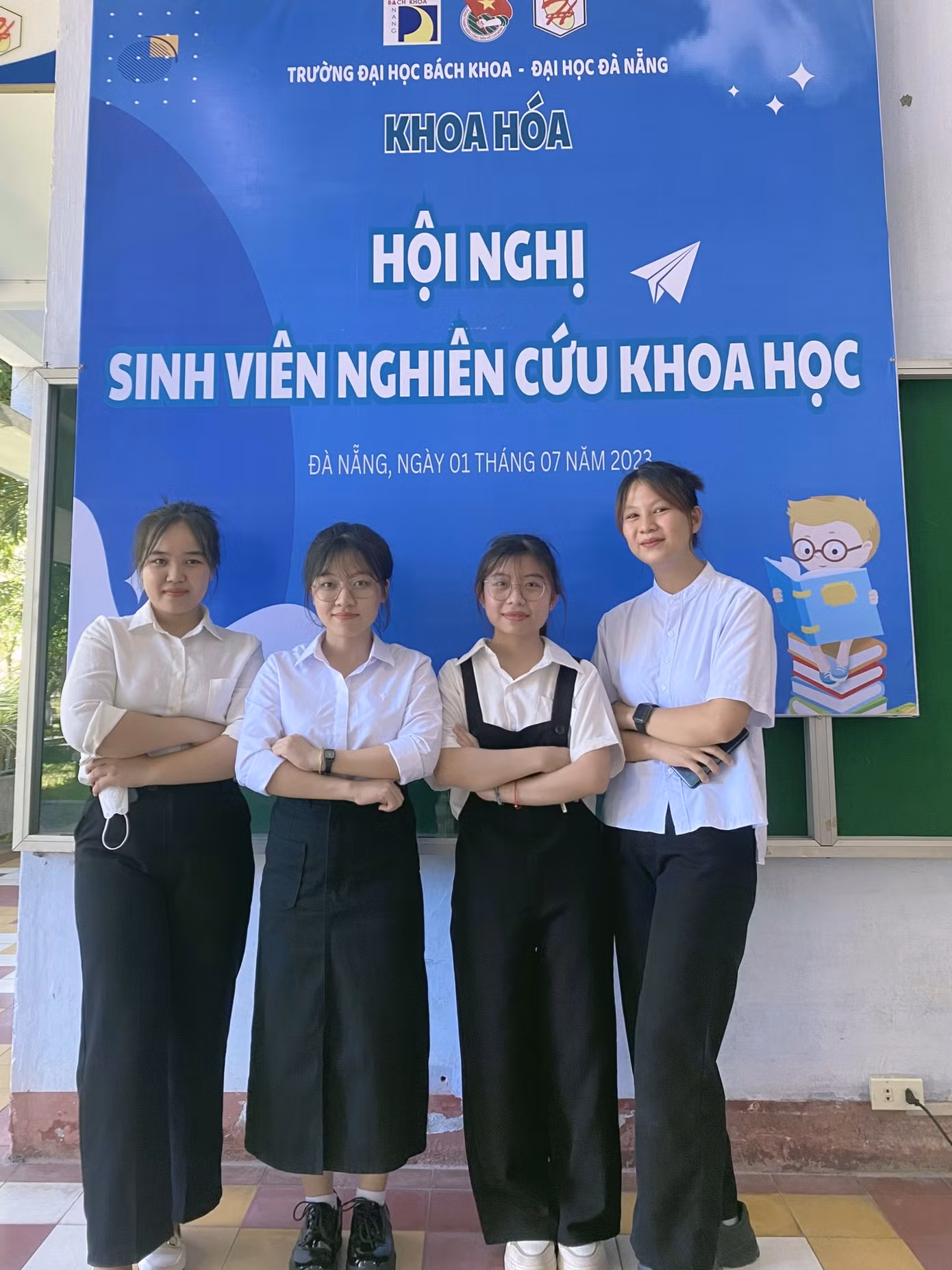 Tích cực tham gia các hoạt động nghiên cứu khoa học.