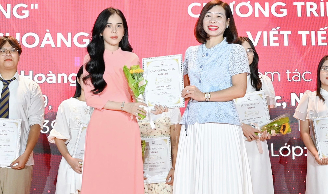 Cô đạt giải Nhì Báo chí Sóng Trẻ lần thứ VIII năm 2023 do AJC tổ chức.