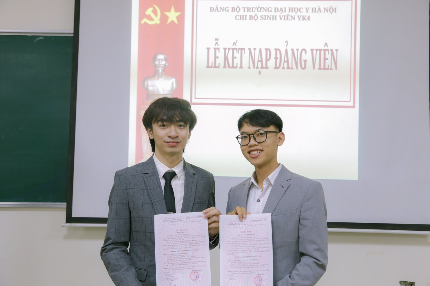 Vũ Hoàng được kết nạp vào hàng ngũ Đảng Cộng sản Việt Nam. Vũ Hoàng được kết nạp vào hàng ngũ Đảng Cộng sản Việt Nam.