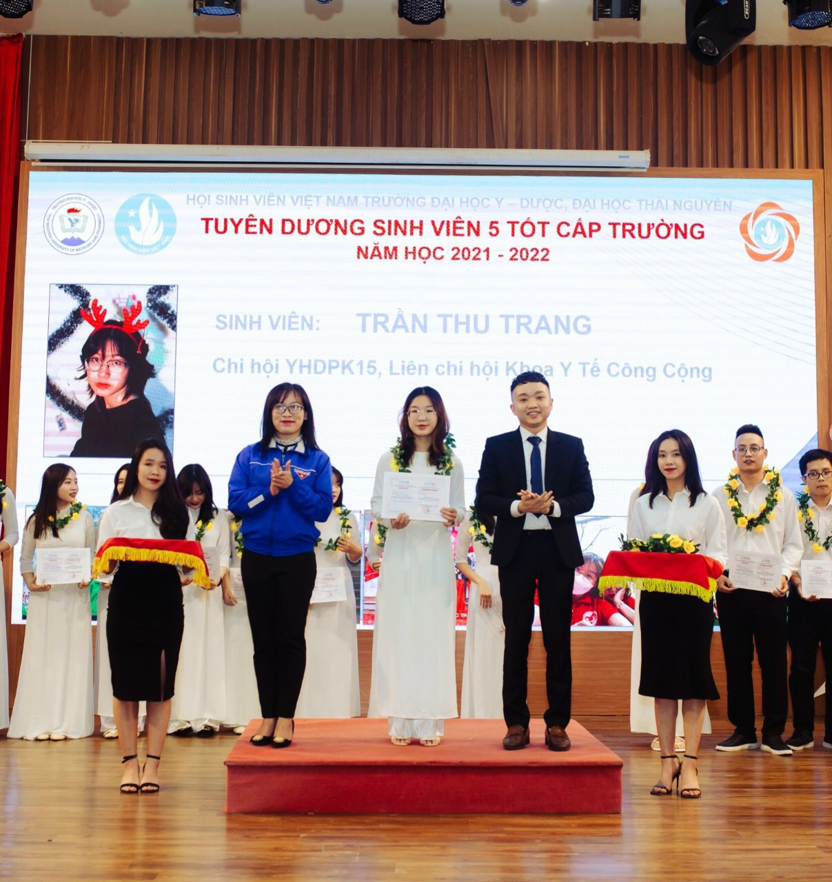 Thu Trang đạt danh hiệu “Sinh viên 5 tốt” cấp Trường Đại học Y - Dược, Đại học Thái Nguyên. Thu Trang đạt danh hiệu “Sinh viên 5 tốt” cấp Trường Đại học Y - Dược, Đại học Thái Nguyên.
