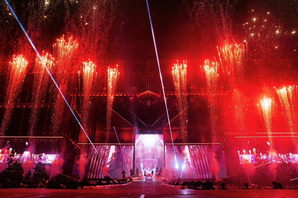 Người hâm mộ chìm đắm trong bầu không khí của đêm diễn Born Pink.