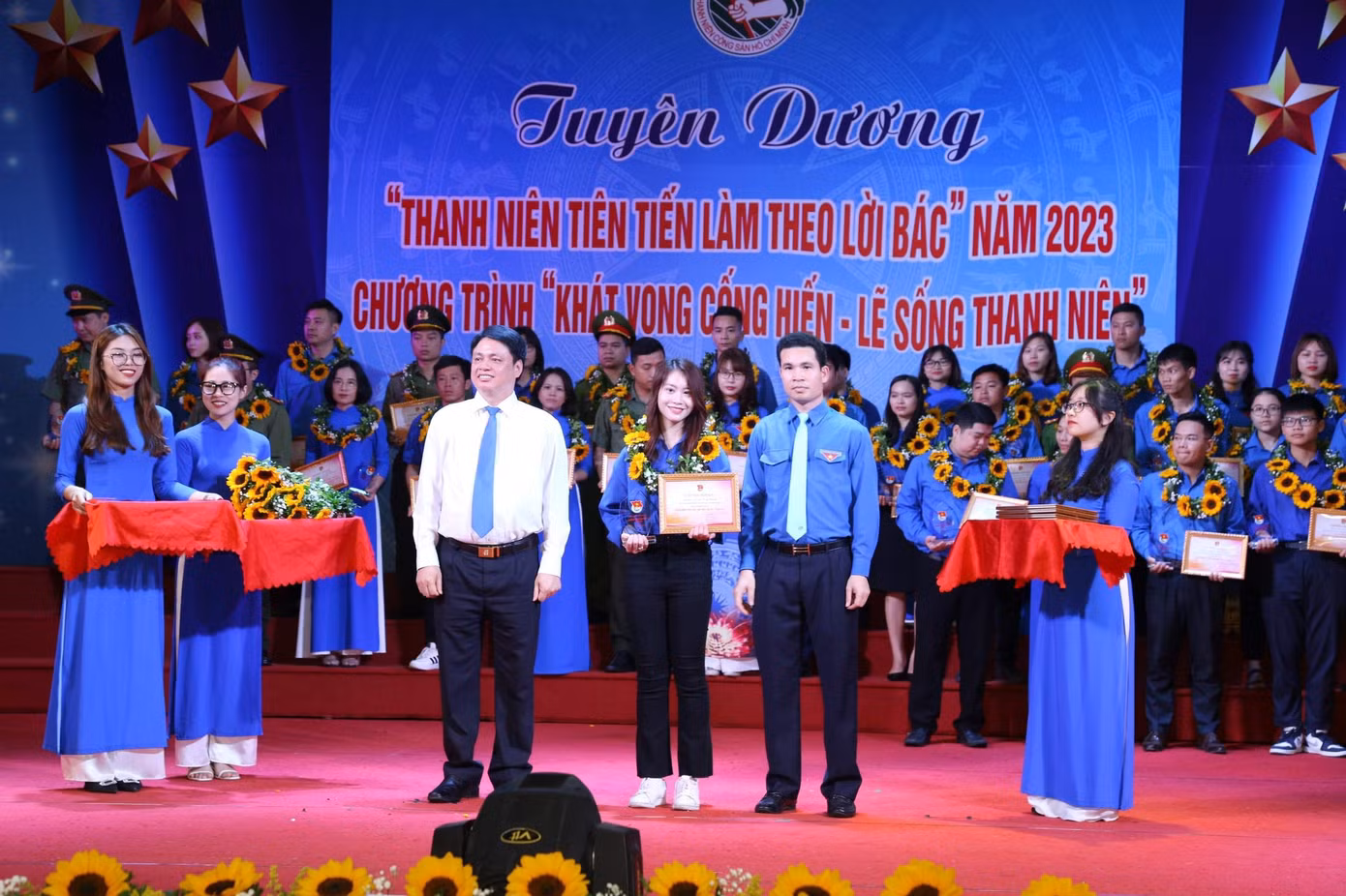 Thanh Thảo được tuyên dương là Thanh niên tiên tiến của tỉnh đoàn Nam Định.