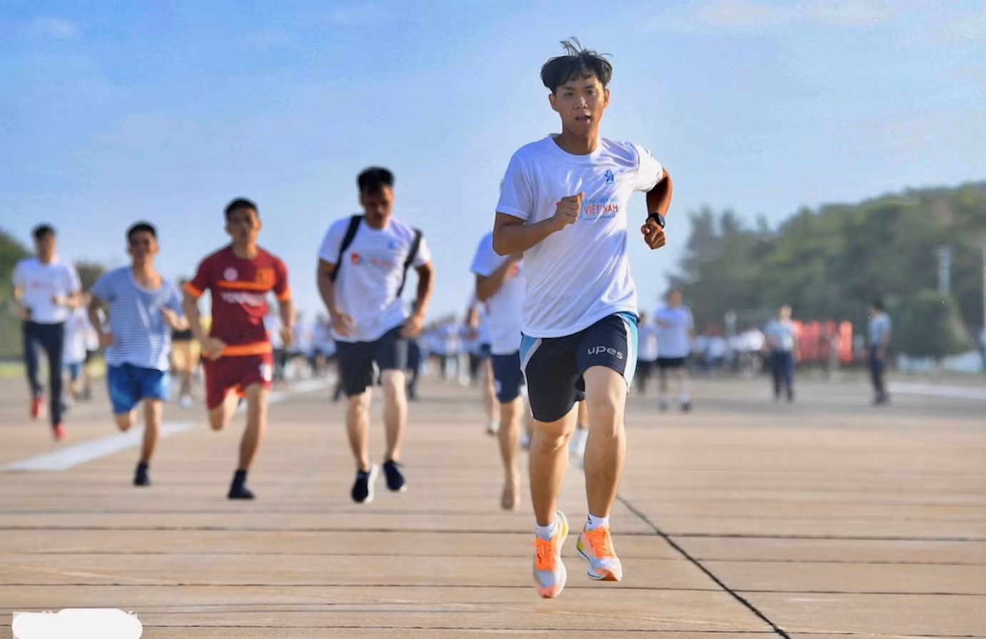 Tham gia giải chạy “Vì Trường Sa thân yêu”. Tham gia giải chạy “Vì Trường Sa thân yêu”.