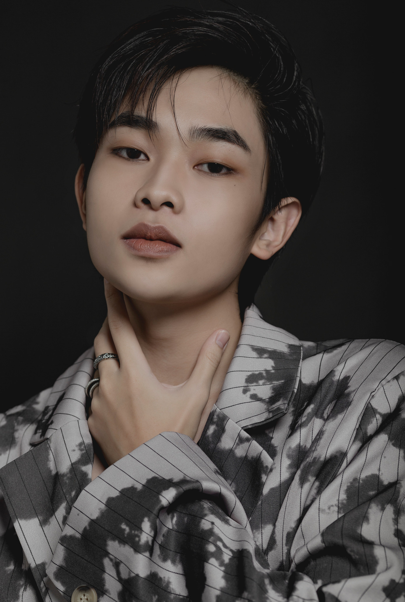 Nguyễn Minh Đức (Lạc) hiện đang là sinh viên ngành Thiết kế thời trang, khoa Thiết kế Mỹ thuật, trường Đại học Kiến trúc Hà Nội. Nguyễn Minh Đức (Lạc) hiện đang là sinh viên ngành Thiết kế thời trang, khoa Thiết kế Mỹ thuật, trường Đại học Kiến trúc Hà Nội.