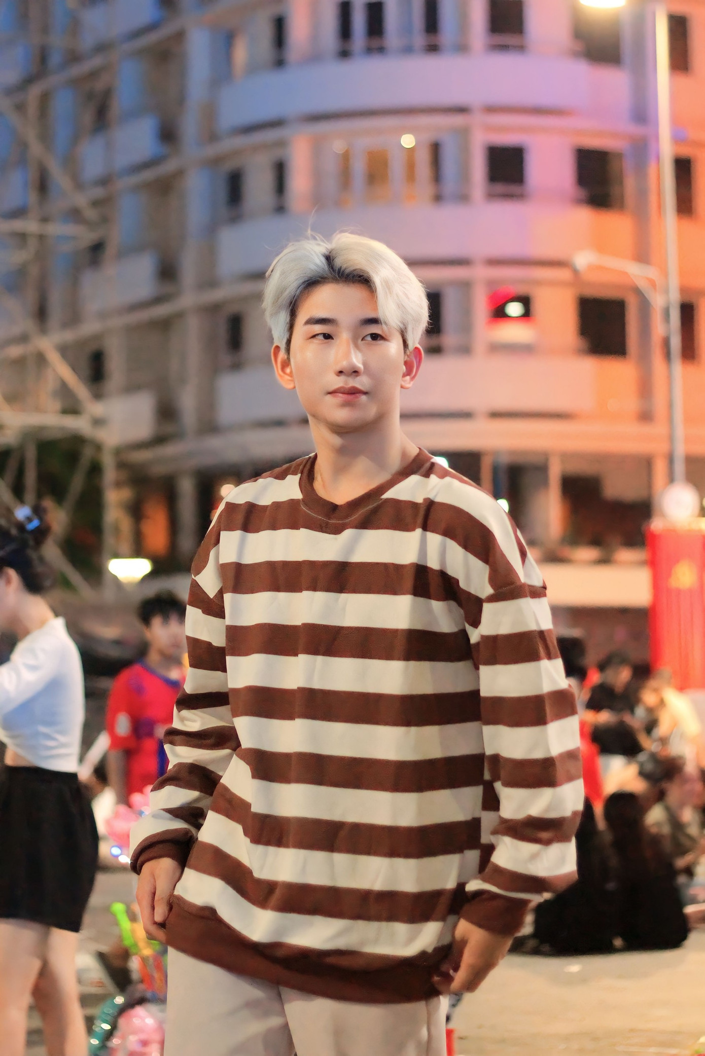 Phan Văn Thắng (18 tuổi) đến từ Hà Tĩnh là sinh viên Trường Đại học Văn hóa TP. Hồ Chí Minh. Phan Văn Thắng (18 tuổi) đến từ Hà Tĩnh là sinh viên Trường Đại học Văn hóa TP. Hồ Chí Minh.