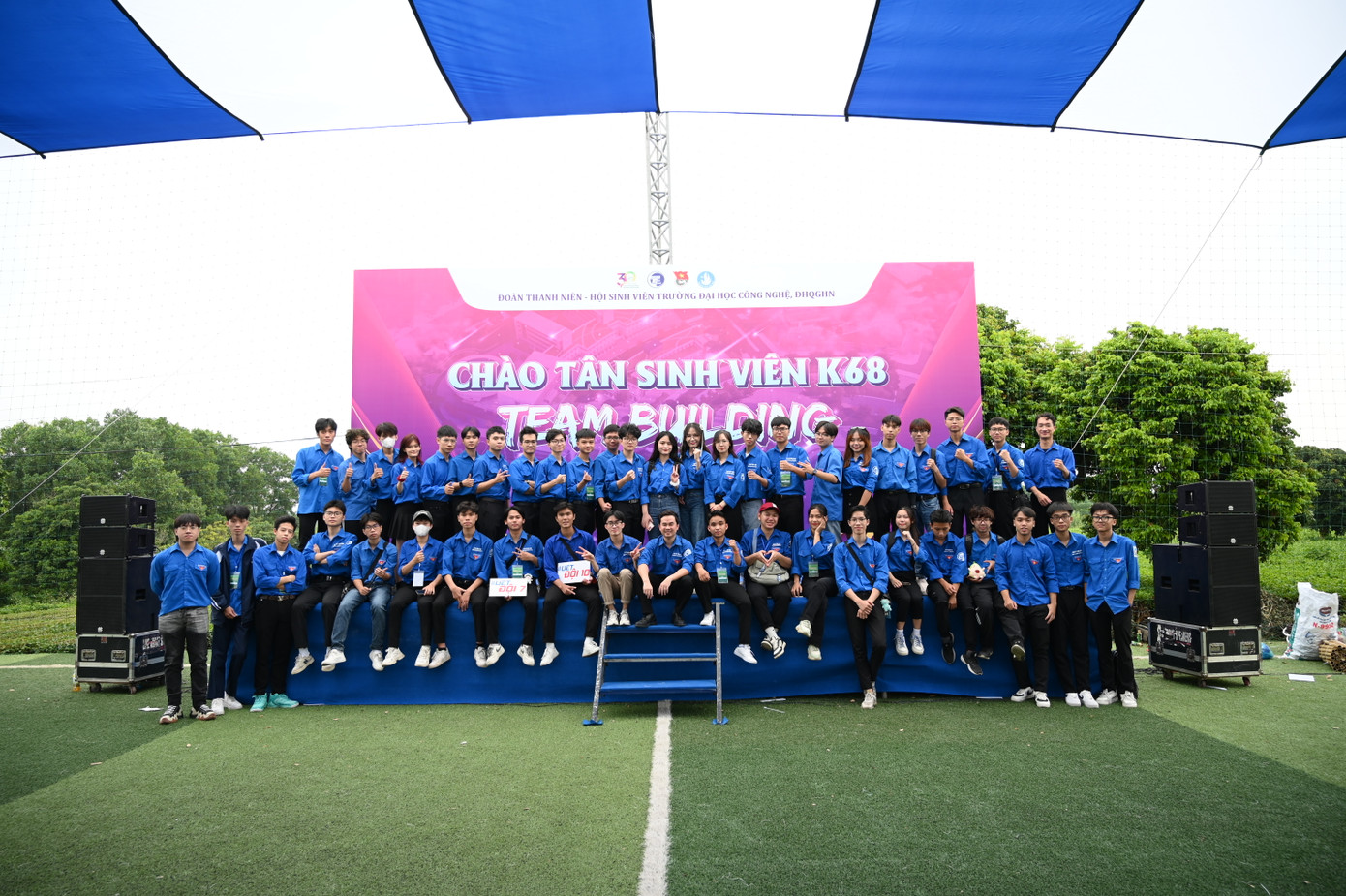 Đình Minh trong Ban Tổ chức team building cho tân sinh viên.