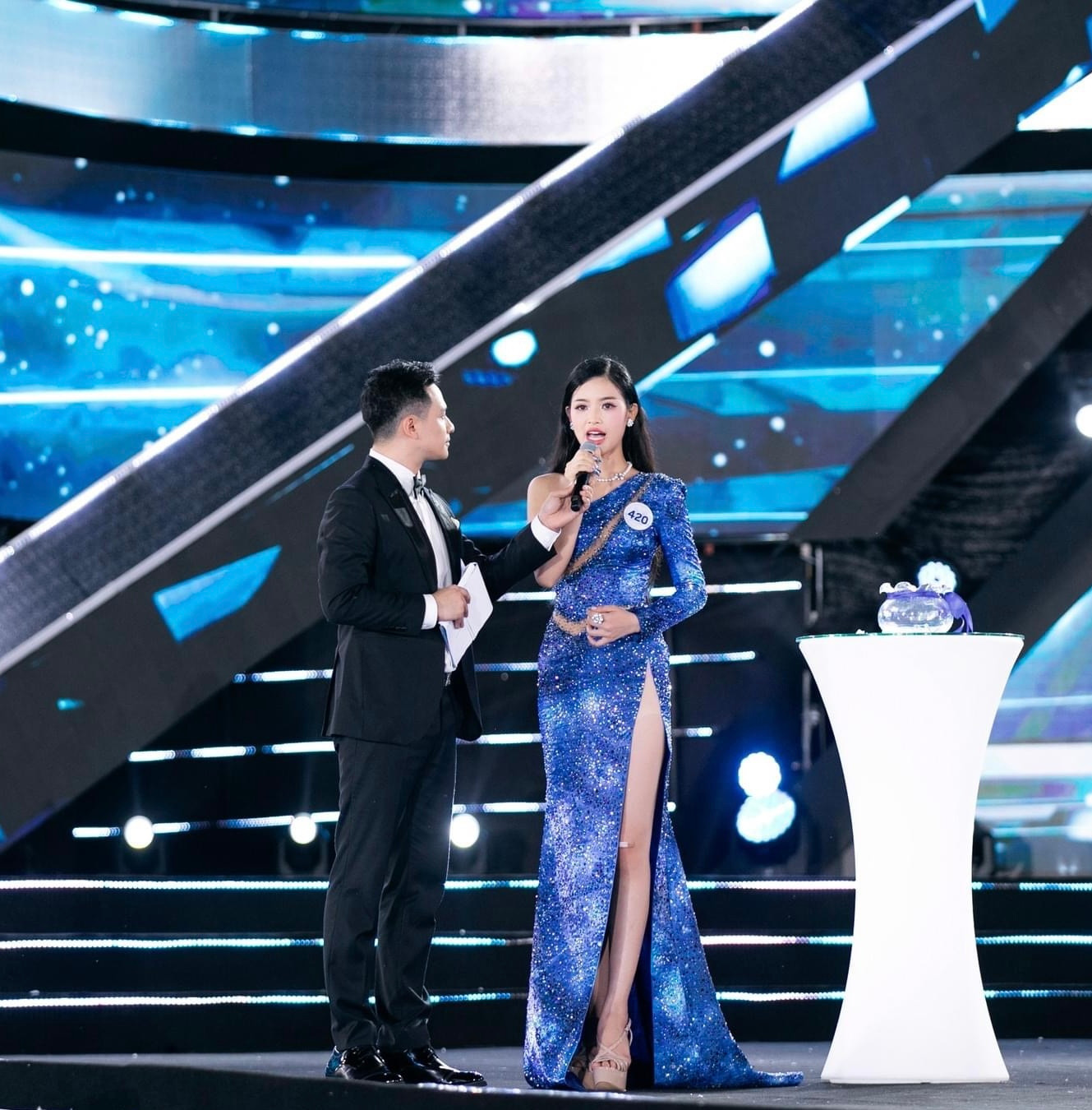 Thoa Thương trả lời câu hỏi của bà Phạm Kim Dung.