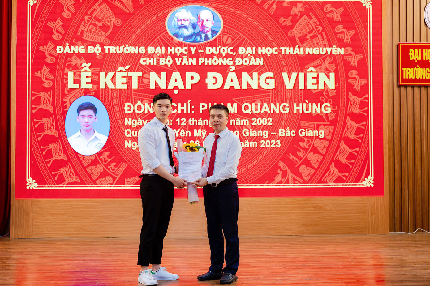 Với tất cả những cố gắng, nỗ lực, Quang Hùng đã được kết nạp vào Đảng Cộng sản Việt Nam ngày 6/5/2023.