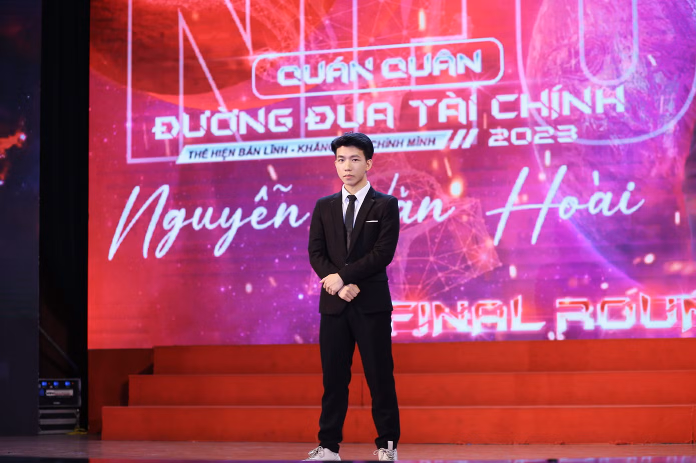 Hoài nhận thức rằng thời gian của tuổi sinh viên là thời gian vàng để học tập nghiên cứu và trải nghiệm các cuộc thi học thuật đầy thách thức