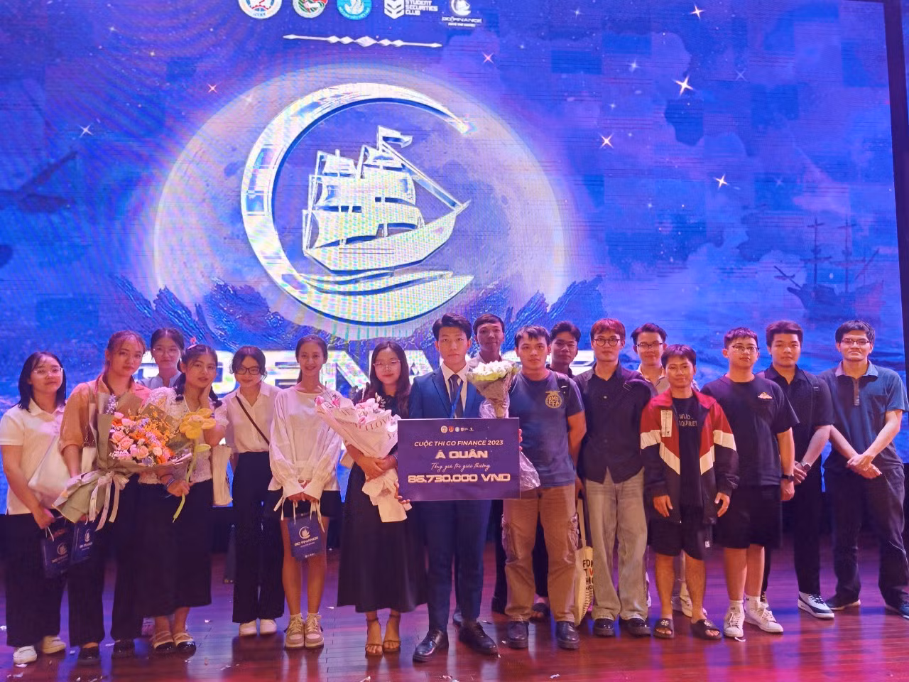 Hoài nhận Á quân Go Finance cùng các bạn.