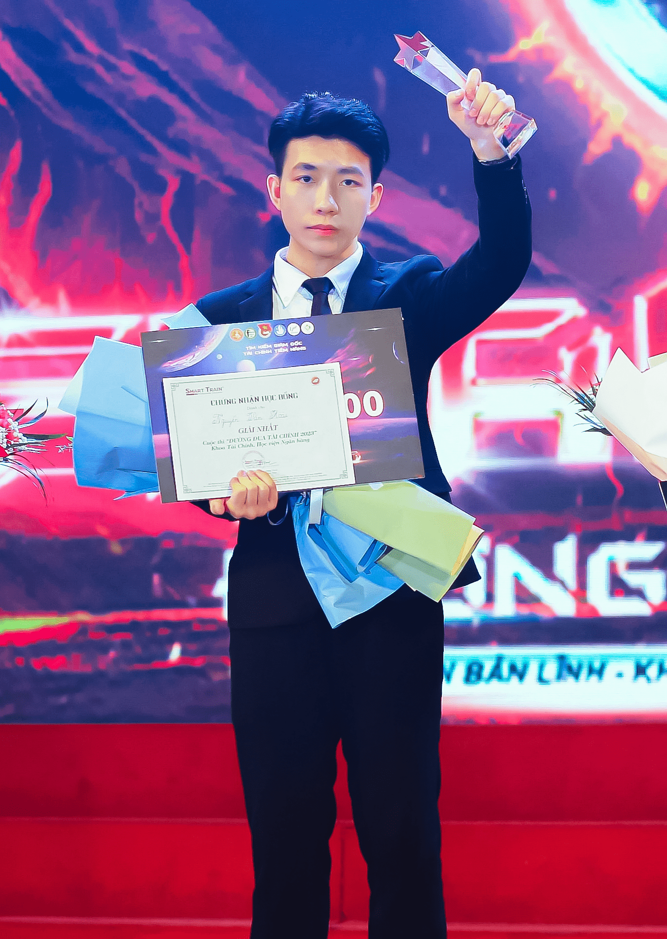 Nguyễn Văn Hoài là Quán quân Đường đua tài chính. Nguyễn Văn Hoài là Quán quân Đường đua tài chính.