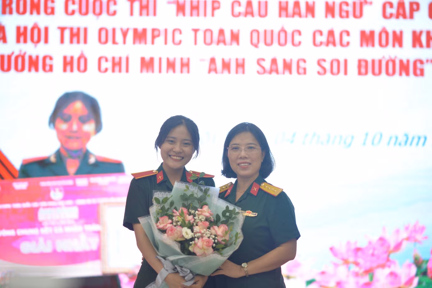 Trang trong buổi Vinh danh cá nhân đạt thành tích xuất sắc tại Học viện.