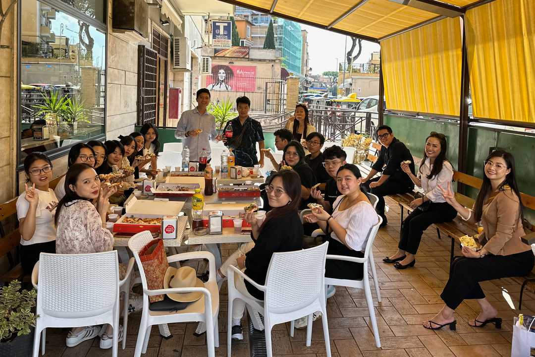 Buổi gặp mặt vào cuối tuần của các sinh viên Việt Nam tại Roma.