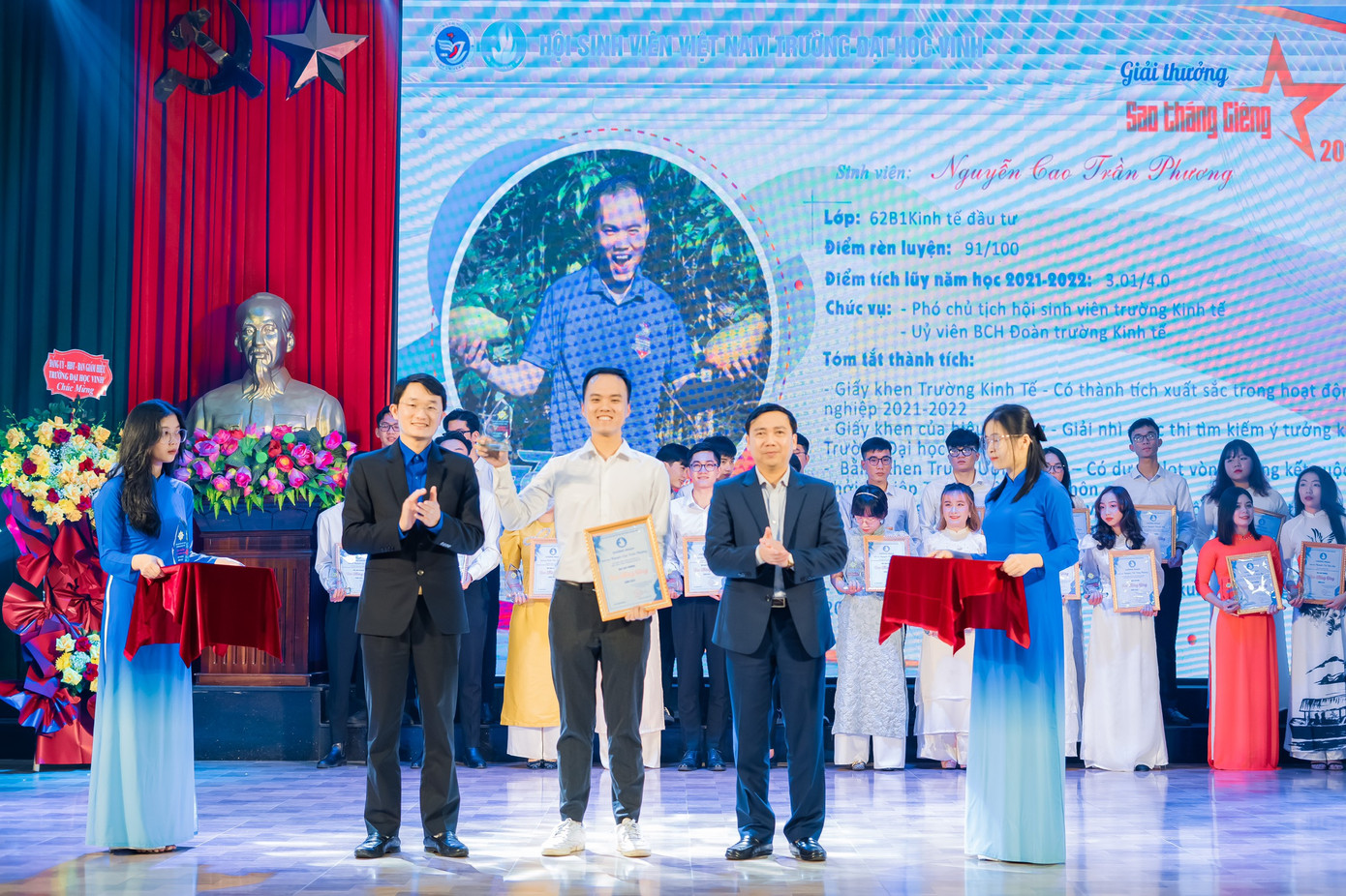 Anh đạt danh hiệu “Sao tháng Giêng” cấp trường năm học 2021-2022.