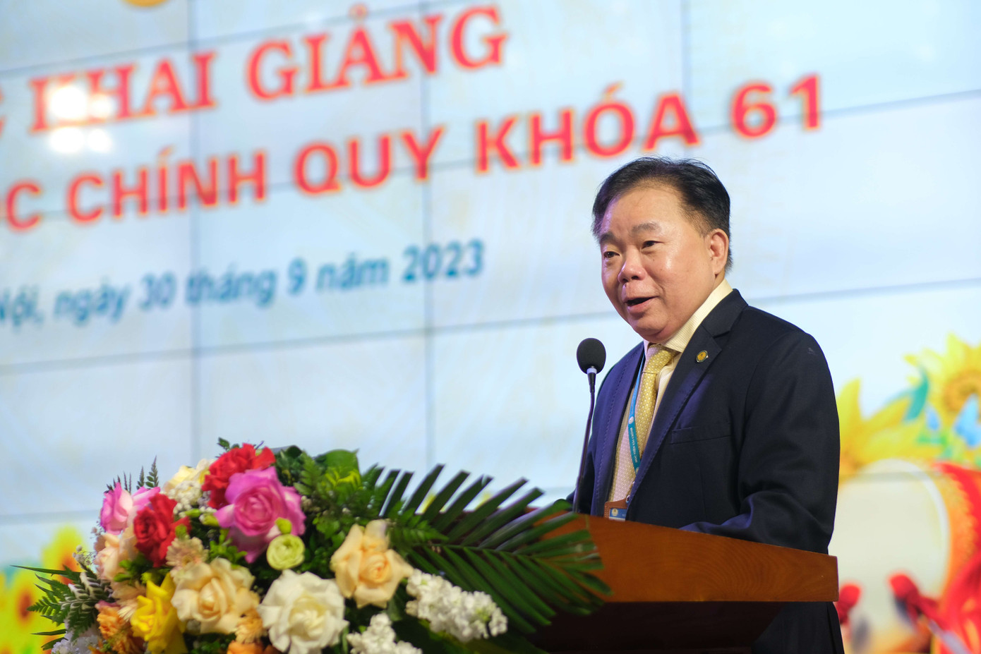 PGS, TS. Nguyễn Trọng Cơ: “Tân sinh viên cần phải bắt nhịp nhanh với môi trường đại học.” PGS, TS. Nguyễn Trọng Cơ: “Tân sinh viên cần phải bắt nhịp nhanh với môi trường đại học.”