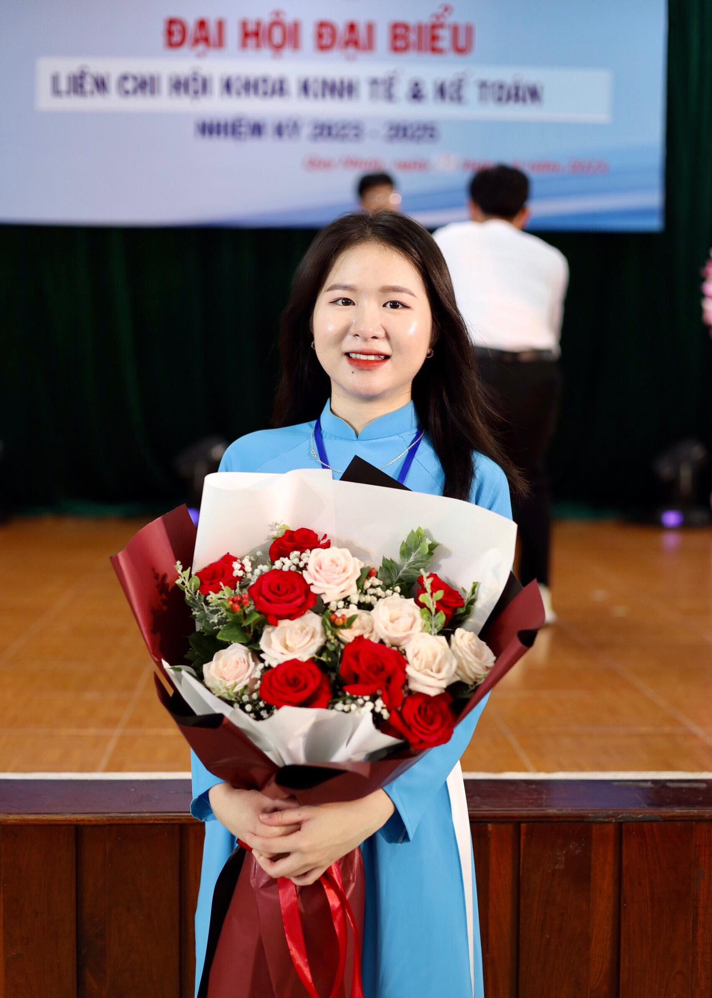 Huỳnh Thị By By (sinh năm 2002) là sinh viên năm cuối chuyên ngành Kế toán tại trường Đại học Quy Nhơn. Huỳnh Thị By By (sinh năm 2002) là sinh viên năm cuối chuyên ngành Kế toán tại trường Đại học Quy Nhơn.