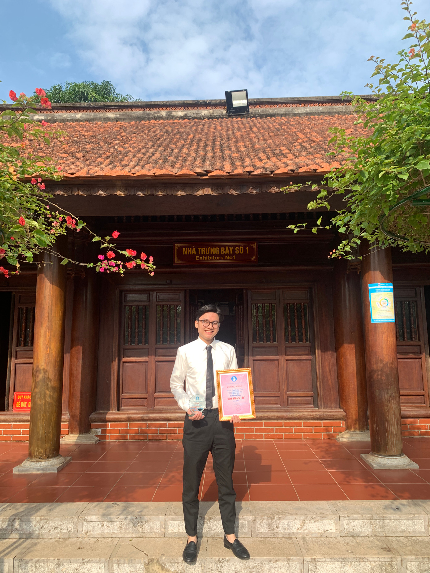 Anh nhận Danh hiệu Sinh viên 5 tốt cấp tỉnh năm 2022. Anh nhận Danh hiệu Sinh viên 5 tốt cấp tỉnh năm 2022.