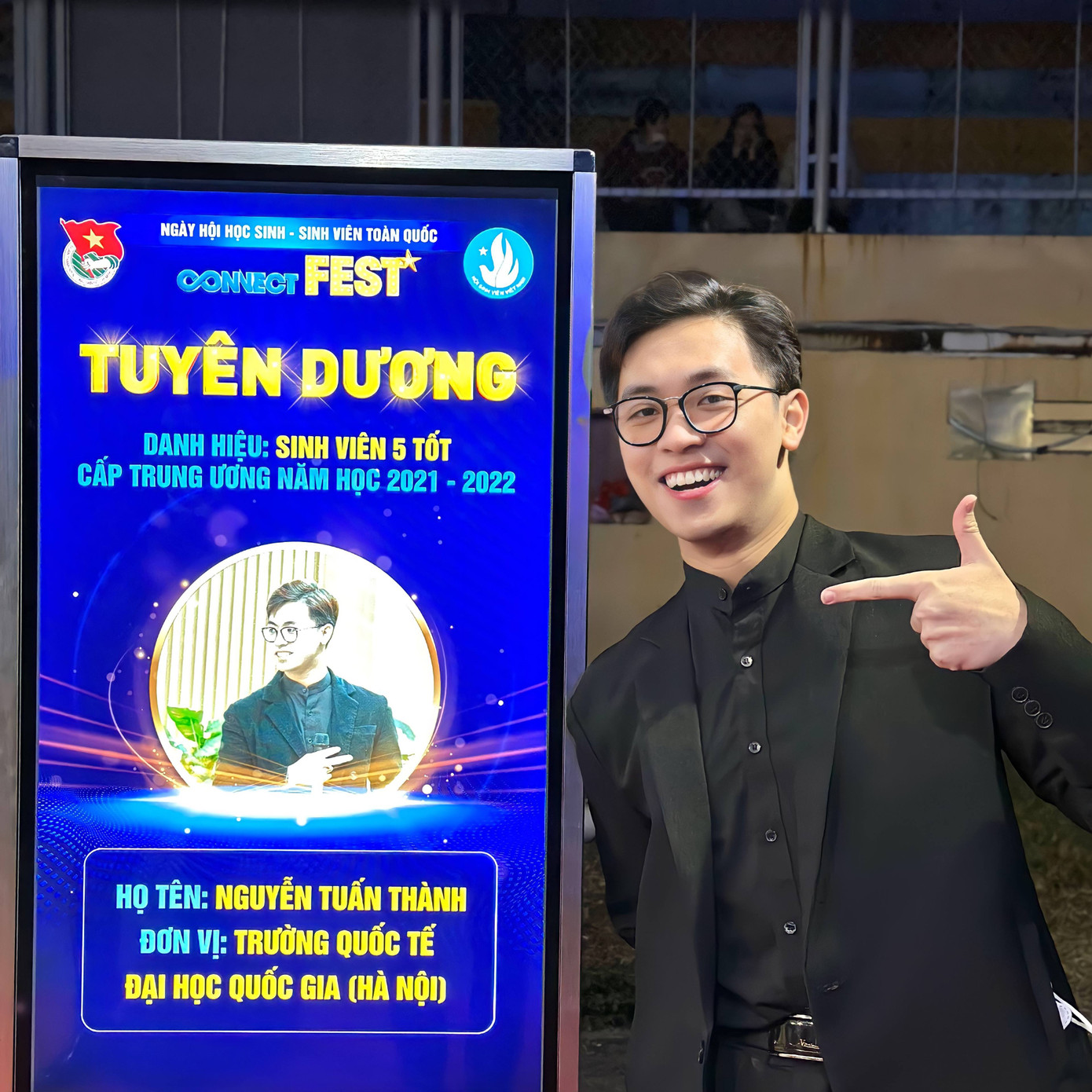 Tuấn Thành nhận danh hiệu “Sinh viên 5 Tốt” cấp trung ương.