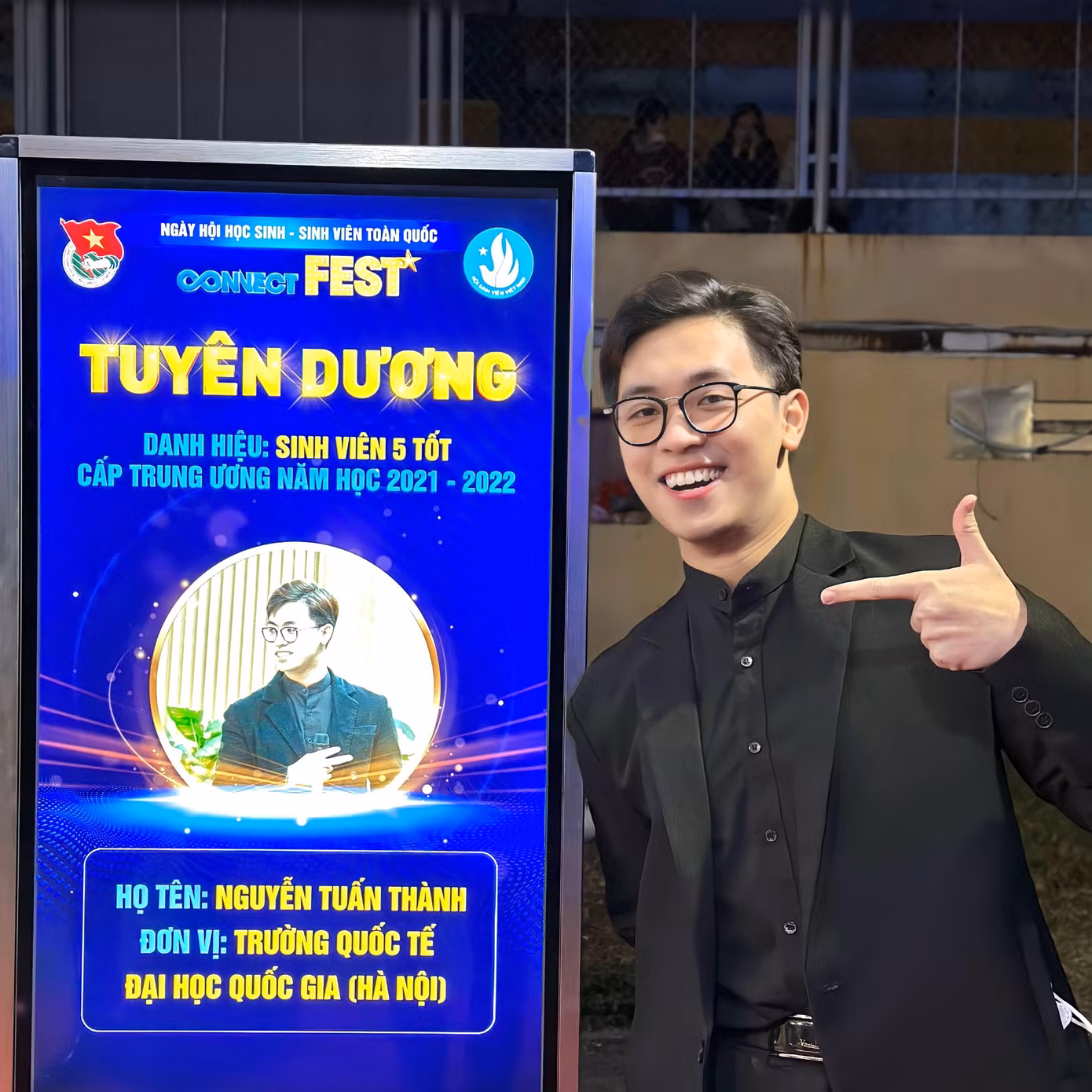 Tuấn Thành nhận danh hiệu “Sinh viên 5 Tốt” cấp trung ương.