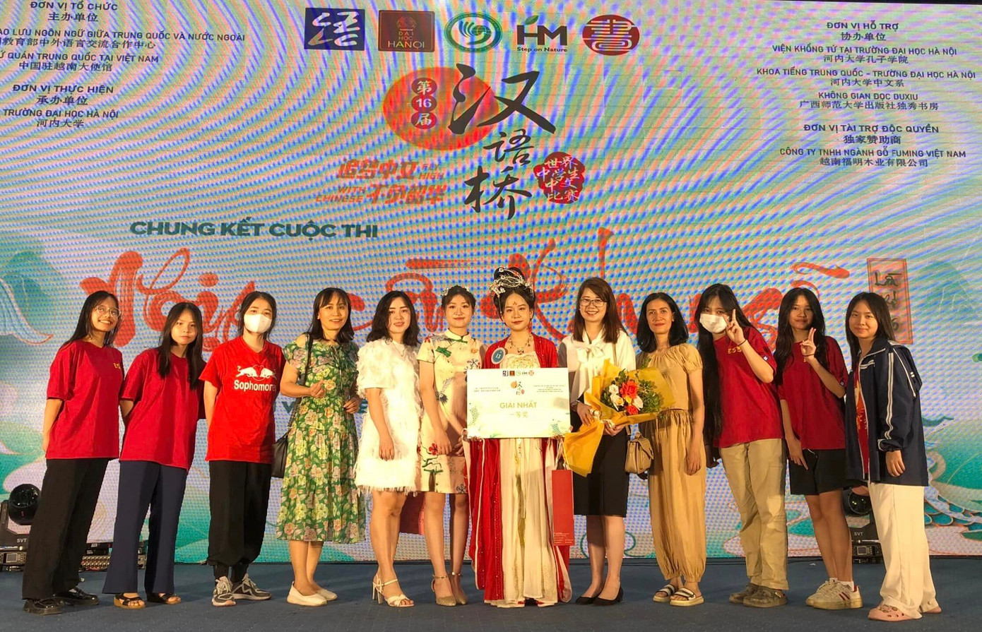 Nữ sinh 17 tuổi bắt đầu học tiếng Trung từ lớp 6 và bén duyên với kỳ thi Nhịp cầu Hán ngữ.