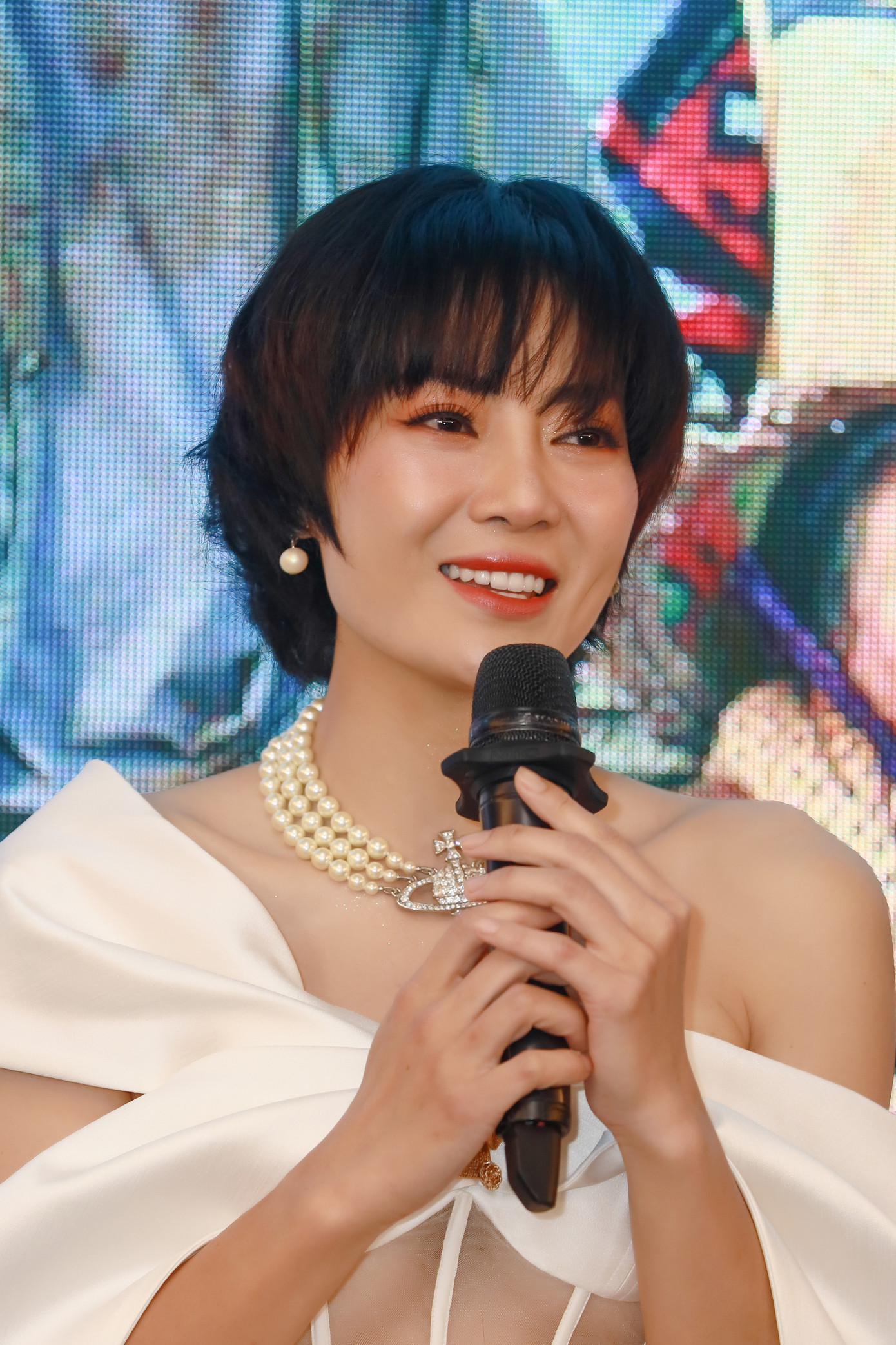 NSƯT Hoàng Hải chia sẻ về bạn diễn: “Thanh Hương là một người cực kỳ thông minh, tung hứng rất khéo. NSƯT Hoàng Hải chia sẻ về bạn diễn: “Thanh Hương là một người cực kỳ thông minh, tung hứng rất khéo.