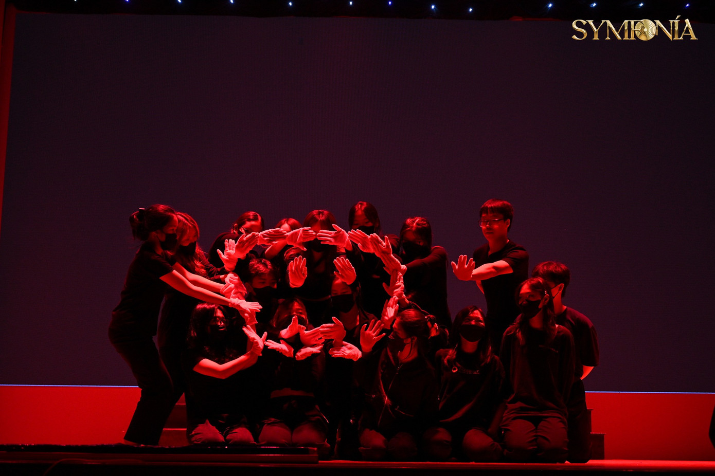 Khác với những sự kiện khác, Halloween không chỉ là một chương trình thường niên, mà còn là nơi để sinh viên khóa cuối thể hiện sự tri ân đến với thầy cô và Học viện. Đây cũng là lý do sân khấu Handmine ra đời, trở thành nét truyền thống của khoa Quan hệ quốc tế. Khác với những sự kiện khác, Halloween không chỉ là một chương trình thường niên, mà còn là nơi để sinh viên khóa cuối thể hiện sự tri ân đến với thầy cô và Học viện. Đây cũng là lý do sân khấu Handmine ra đời, trở thành nét truyền thống của khoa Quan hệ quốc tế.