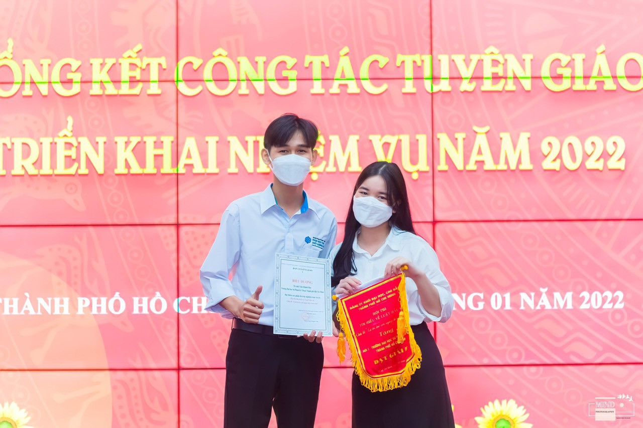 Huy tham dự Lễ tổng kết và trao thưởng Hội thi Tìm hiểu về Luật bầu cử.