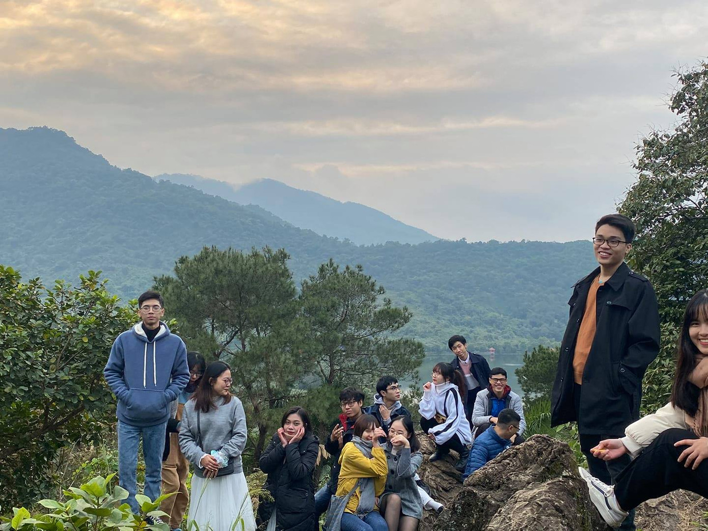 Bình vốn có niềm say mê với môn Hóa học khi còn học cấp 2, đến nay anh chàng vẫn quyết tâm theo đuổi niềm đam mê này. Bình vốn có niềm say mê với môn Hóa học khi còn học cấp 2, đến nay anh chàng vẫn quyết tâm theo đuổi niềm đam mê này.