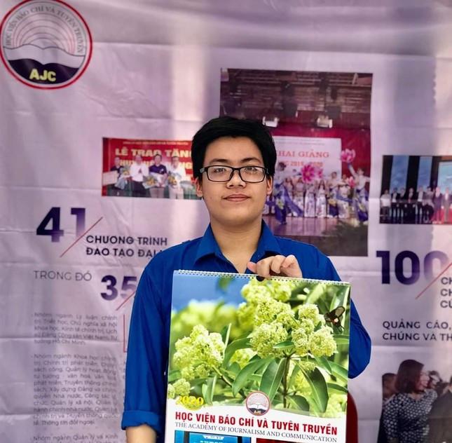 Vũ Ngọc Quỳnh, thành viên Đội tư vấn tuyển sinh HV Báo chí và Tuyên truyền. Vũ Ngọc Quỳnh, thành viên Đội tư vấn tuyển sinh HV Báo chí và Tuyên truyền.