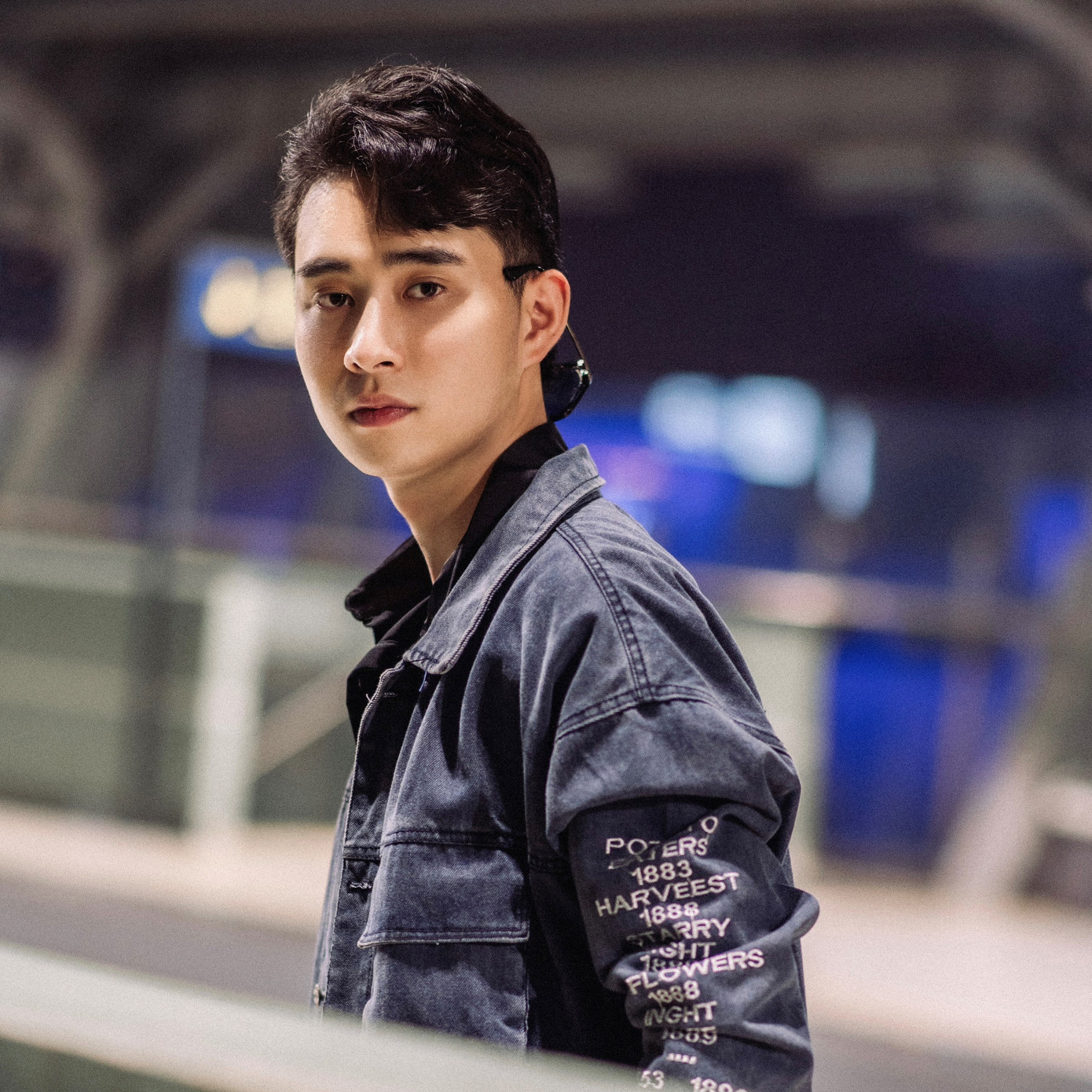 Với diễn xuất tự nhiên, gương mặt thanh tú cùng phong cách “soái ca ngôn tình” đã giúp anh thu hút được đông đảo khán giả trẻ. Với diễn xuất tự nhiên, gương mặt thanh tú cùng phong cách “soái ca ngôn tình” đã giúp anh thu hút được đông đảo khán giả trẻ.