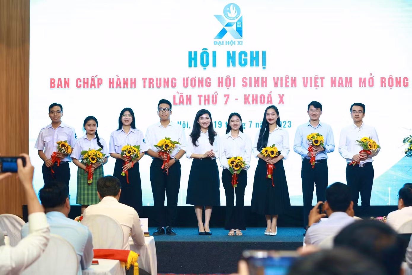 Quỳnh Anh nhận nhiệm vụ Ủy viên Ban thư ký Trung ương Hội Sinh viên Việt Nam.
