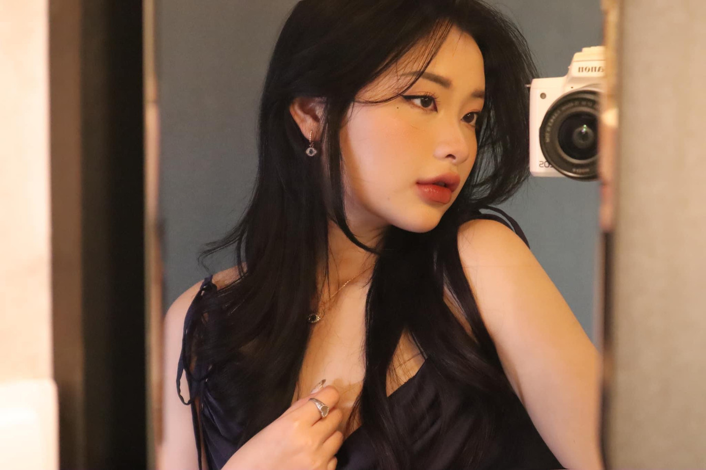 Dương Thu Giang là sinh viên năm 2 chuyên ngành Thiết kế thời trang, khoa Thiết kế Mỹ thuật tại trường Đại học Kiến Trúc Hà Nội. Dương Thu Giang là sinh viên năm 2 chuyên ngành Thiết kế thời trang, khoa Thiết kế Mỹ thuật tại trường Đại học Kiến Trúc Hà Nội.