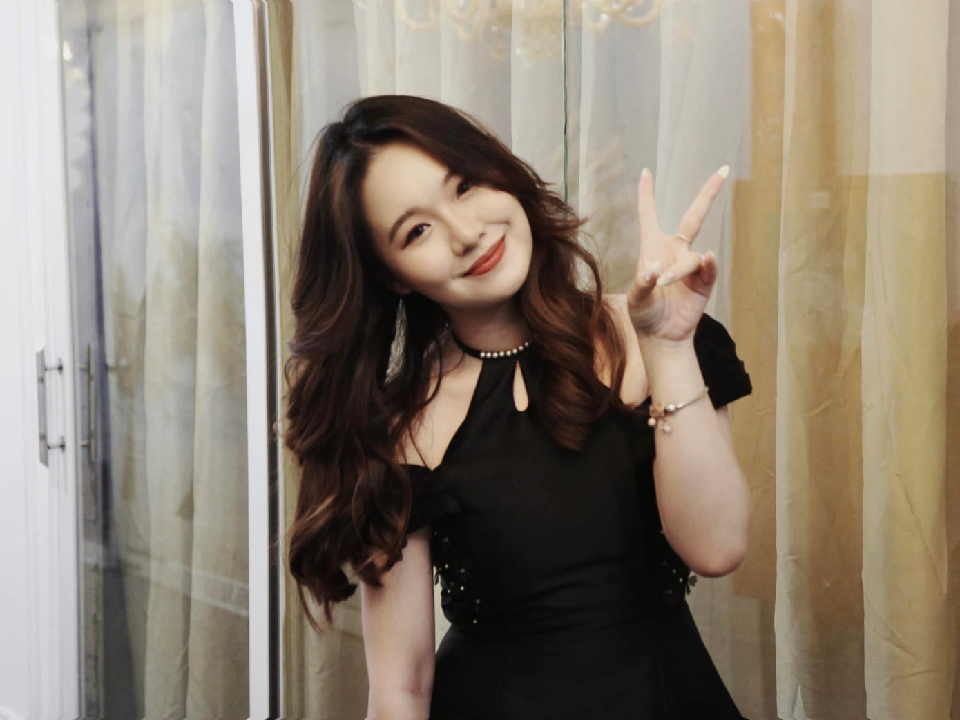 Ôn Thị Nguyên Thùy (sinh năm 2002) là sinh viên năm 3 Học viện Báo chí &amp; Tuyên Truyền.