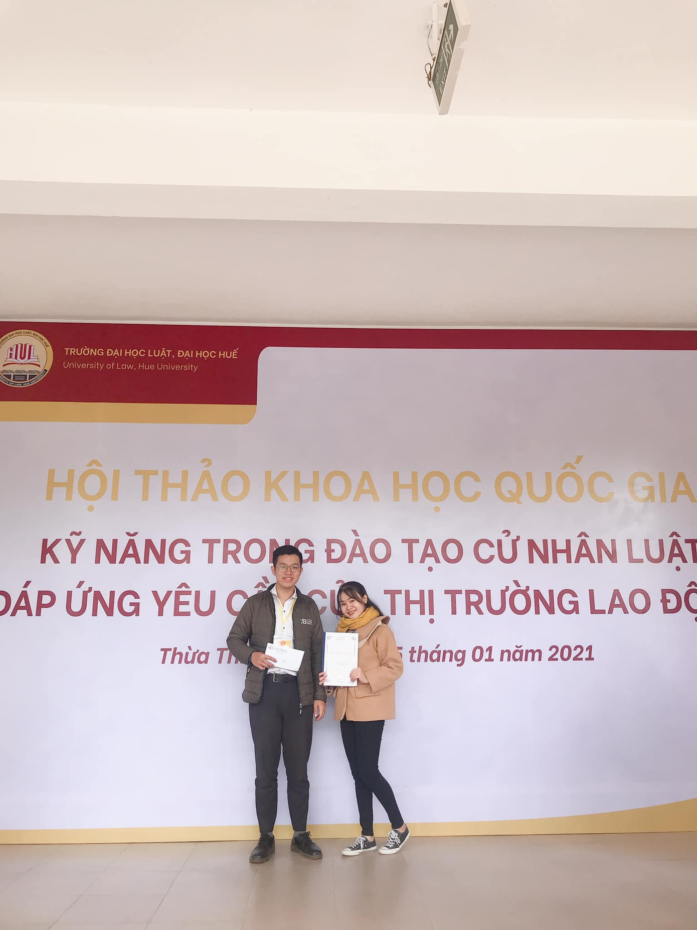 Niềm say mê nghiên cứu khoa học cùng các cộng sự.