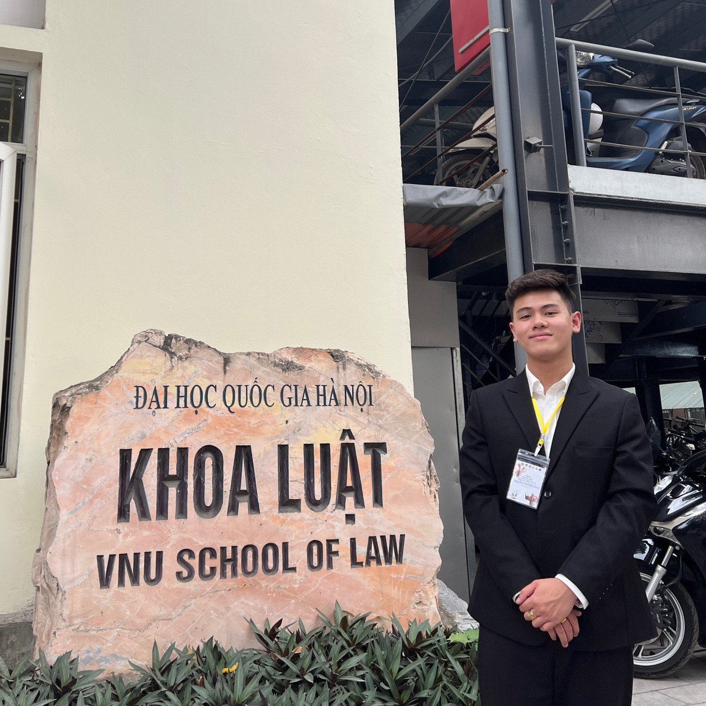 Huy cho rằng, thế hệ trẻ chúng ta hãy cùng cố gắng học tập để xây dựng một xã hội thật tốt đẹp. Huy cho rằng, thế hệ trẻ chúng ta hãy cùng cố gắng học tập để xây dựng một xã hội thật tốt đẹp.