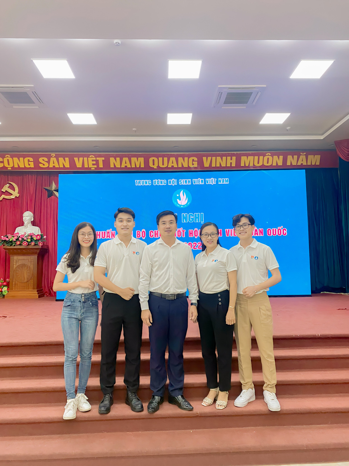 Tham gia Hội nghị Tập huấn cán bộ Hội chủ chốt năm 2022 của TW Hội Sinh viên Việt Nam. Tham gia Hội nghị Tập huấn cán bộ Hội chủ chốt năm 2022 của TW Hội Sinh viên Việt Nam.