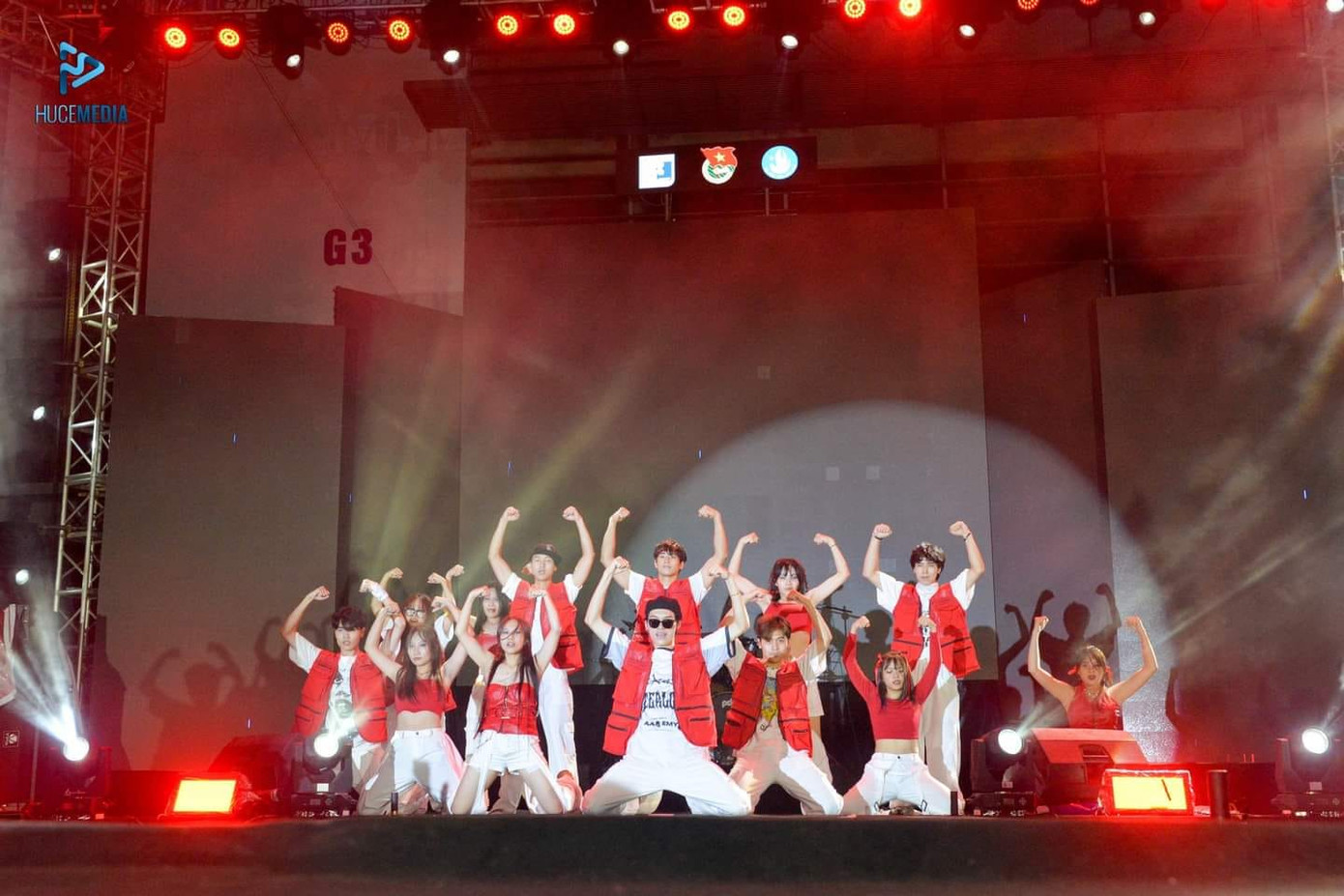 Tạo cơ hội được biểu diễn trên sân khấu lớn cho các Câu lạc bộ nghệ thuật. Tạo cơ hội được biểu diễn trên sân khấu lớn cho các Câu lạc bộ nghệ thuật.