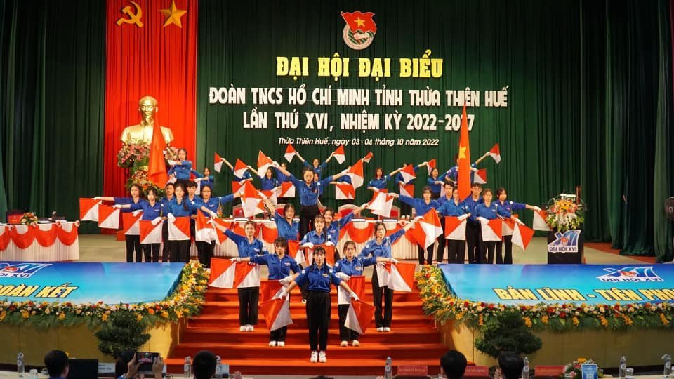 Đồng diễn tiết mục Semarphore tại Đại hội Đoàn TNCS Hồ Chí Minh tỉnh Thừa Thiên Huế nhiệm kỳ 2022-2027. Đồng diễn tiết mục Semarphore tại Đại hội Đoàn TNCS Hồ Chí Minh tỉnh Thừa Thiên Huế nhiệm kỳ 2022-2027.