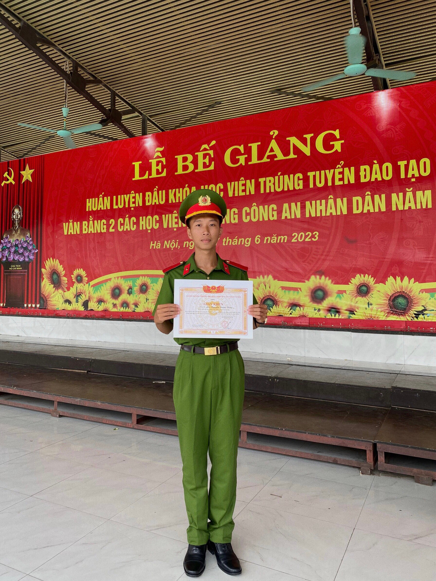 Trung Dũng tại Học viện Cảnh sát Nhân dân.