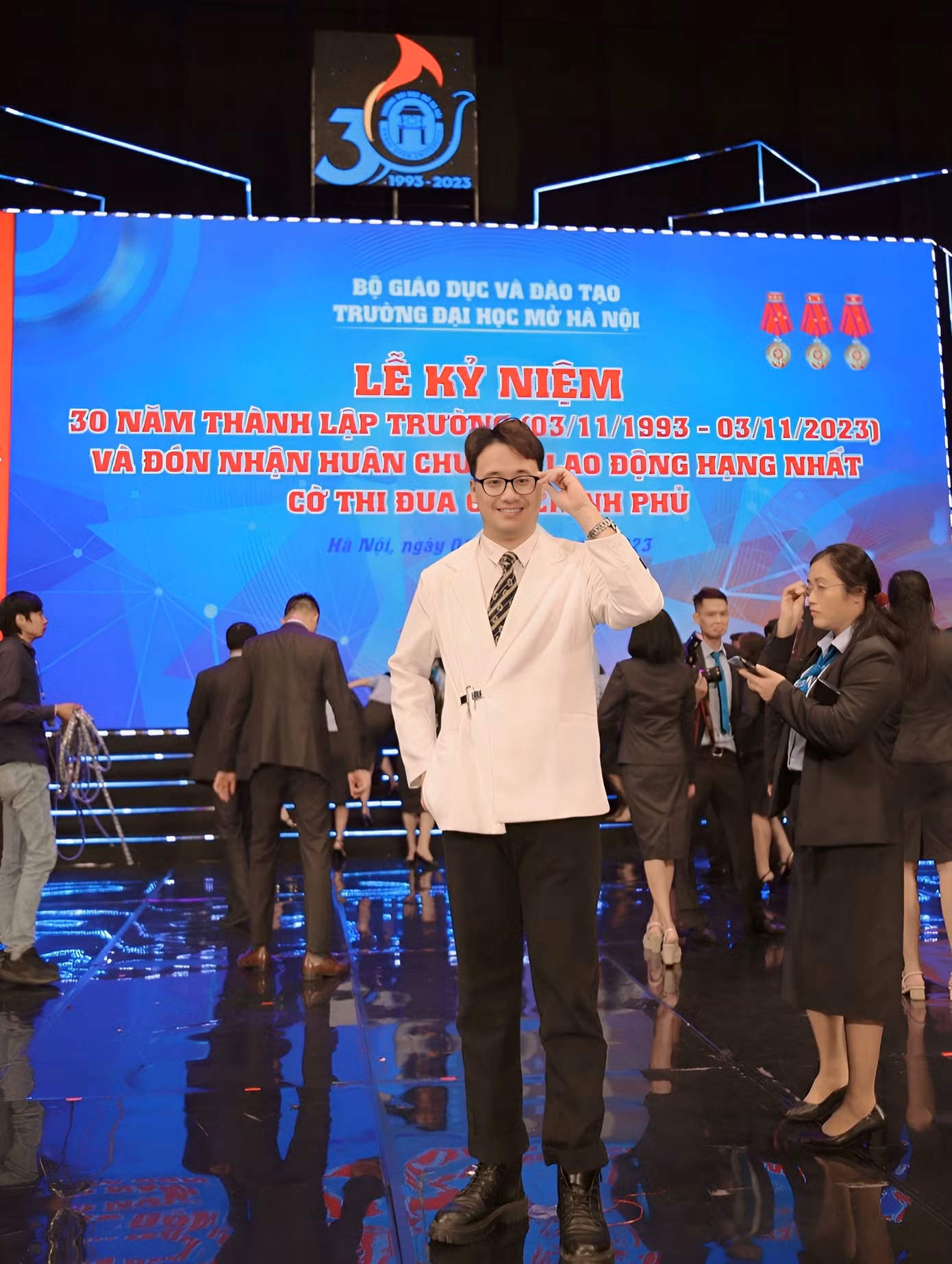 Đoàn Đình Long tham gia chương trình Lễ kỷ niệm 30 năm thành lập Trường Đại học Mở Hà Nội.